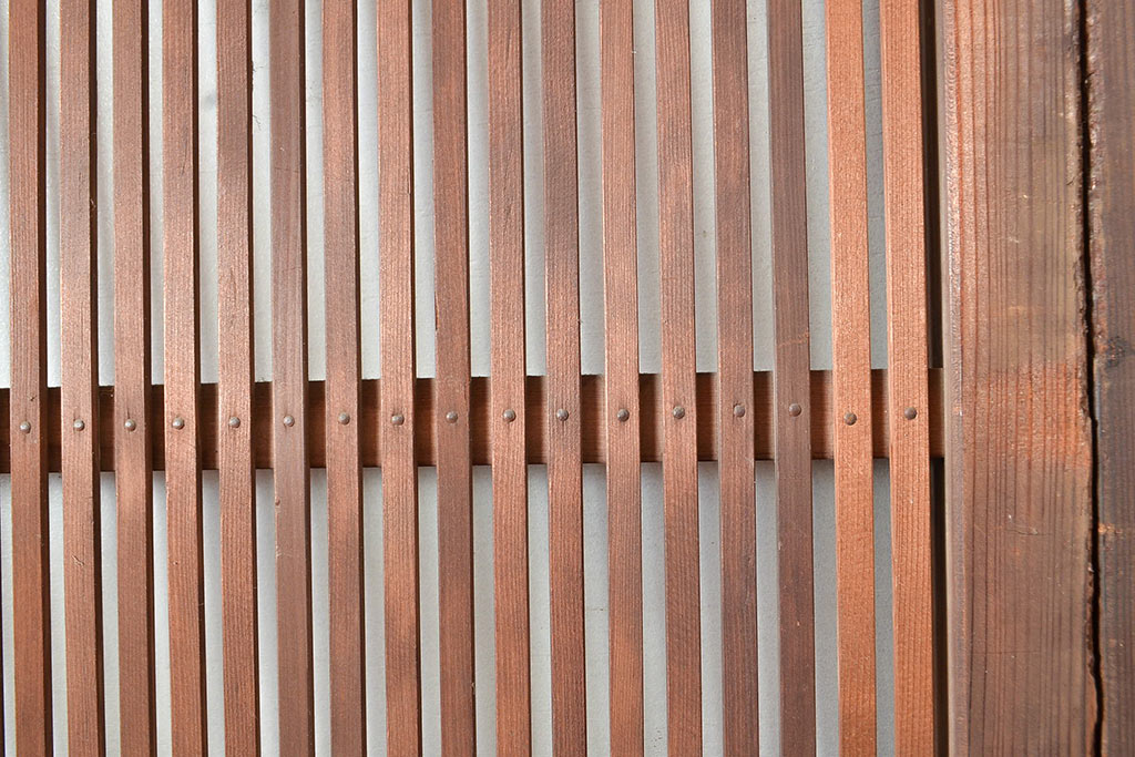 アンティーク建具　整然と並ぶ縦桟が情緒溢れる格子戸2枚セット(引き戸、建具)(R-049287)