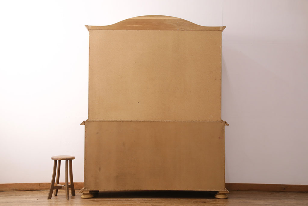 新古品　展示品　ベルギー輸入家具　明るい色合いが木のぬくもりを感じるオーク材製のキャビネット(定価約38万円)(食器棚、収納棚)(R-049304)