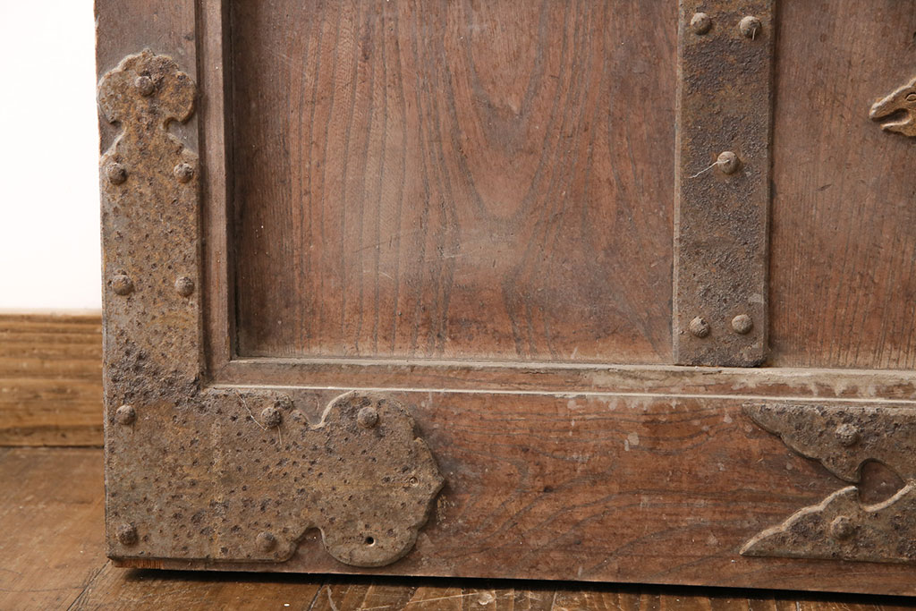 アンティーク建具　最上級　巾着金具　堂々とした佇まいが和の風格漂う総ケヤキ材製富山蔵戸(玄関戸、引き戸)(R-049323)
