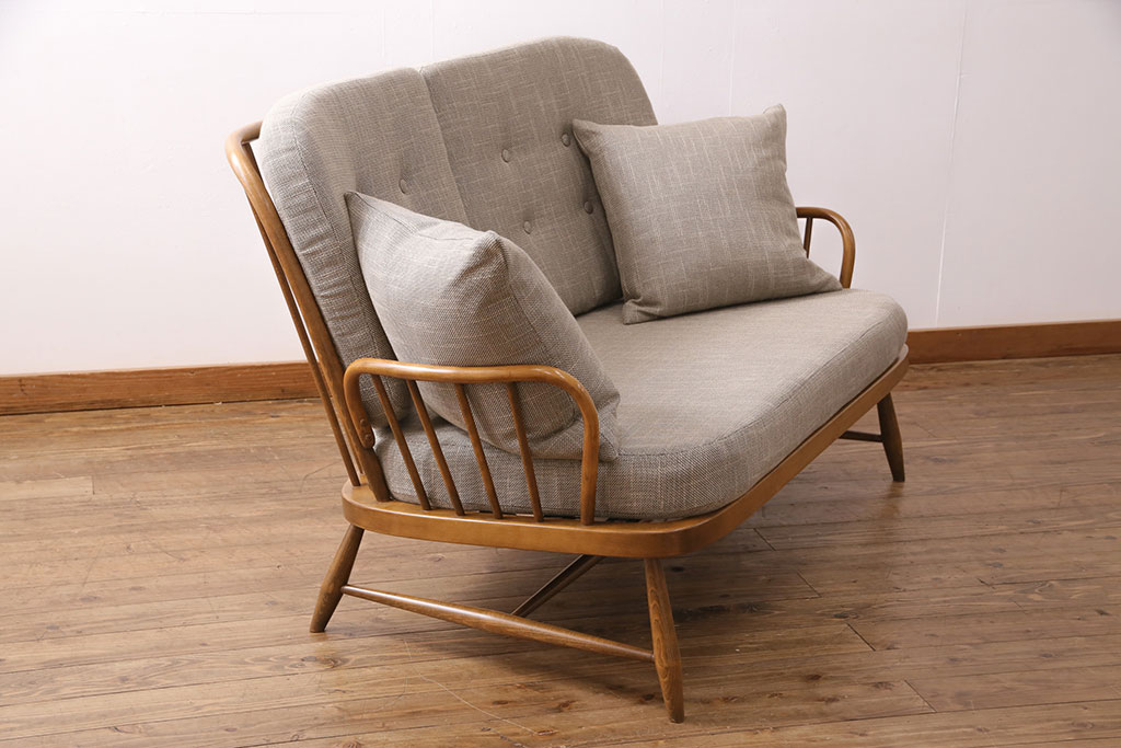 ビンテージ家具　イギリスヴィンテージ　ERCOL(アーコール)　木のぬくもりとナチュラルな雰囲気が魅力的な二人掛けソファ(2Pソファ)(R-049335)