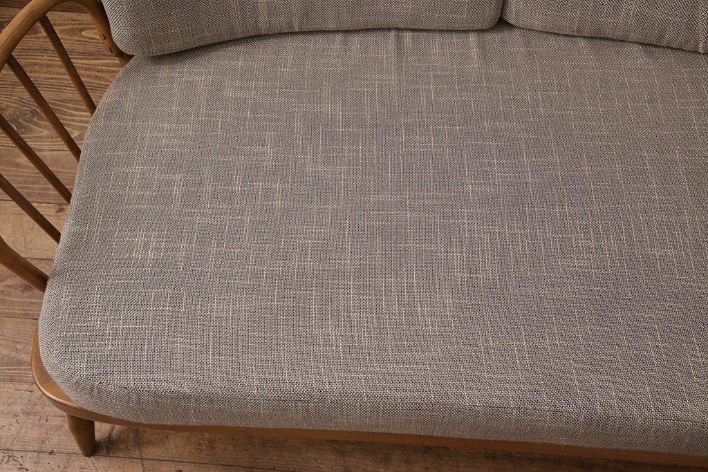 ビンテージ家具　イギリスヴィンテージ　ERCOL(アーコール)　木のぬくもりとナチュラルな雰囲気が魅力的な二人掛けソファ(2Pソファ)(R-049335)