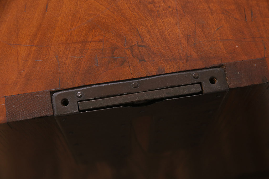 和製アンティーク　天板・楠木材　側面・ケヤキ材　品のある落ち着いた佇まいが魅力のリビングボード(ローボード、テレビ台、収納箪笥)(R-049349)
