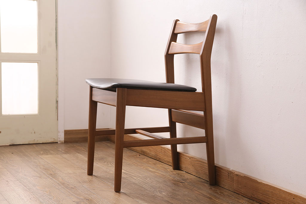 北欧ヴィンテージ　座面合皮　メンズライクなデザインが格好良い!チーク材製のダイニングチェア(椅子、ビンテージ)(R-049353)