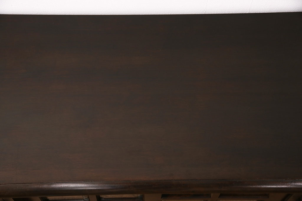 中古　北海道民芸家具　HM135　クラシカルな雰囲気が魅力!落ち着きのある空間づくりにおすすめのサイドボード(キャビネット、収納棚、リビングボード)(R-049356)