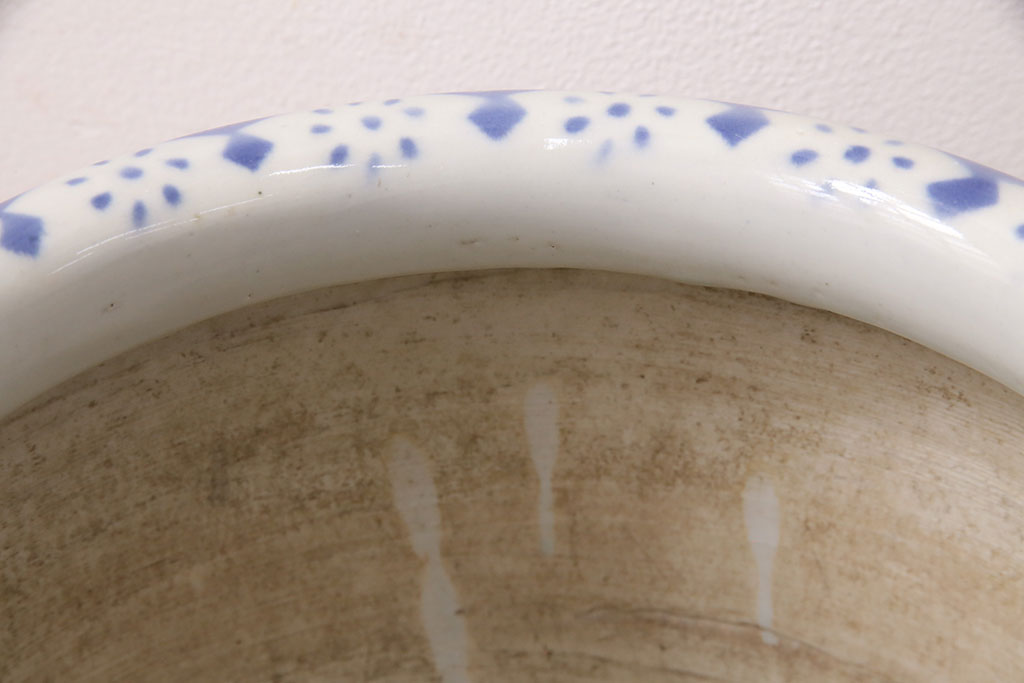 アンティーク雑貨　牡丹の図が優美な雰囲気を盛り上げる瀬戸火鉢(鉢カバー)(R-049357)