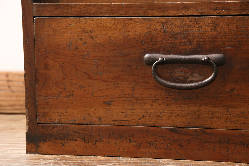 和製アンティーク　ヒノキ材製　レトロな雰囲気づくりにおすすめな戸棚(収納棚、キャビネット、飾り棚)(R-049403)