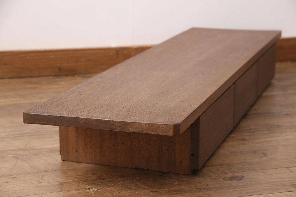 和製アンティーク　天板一枚板!　素朴な佇まいが味わい深いローボード(テレビ台、裁ち板、飾り台、置き床、棚)(R-049407)