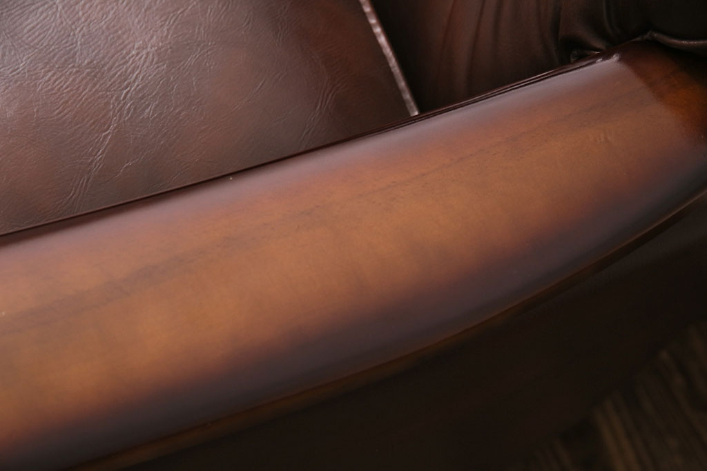 ヴィンテージ　カリモク家具(karimoku)　渋い雰囲気が格好良いレトロソファ(一人掛け、アームソファ、合皮、ビンテージ)(R-049415)