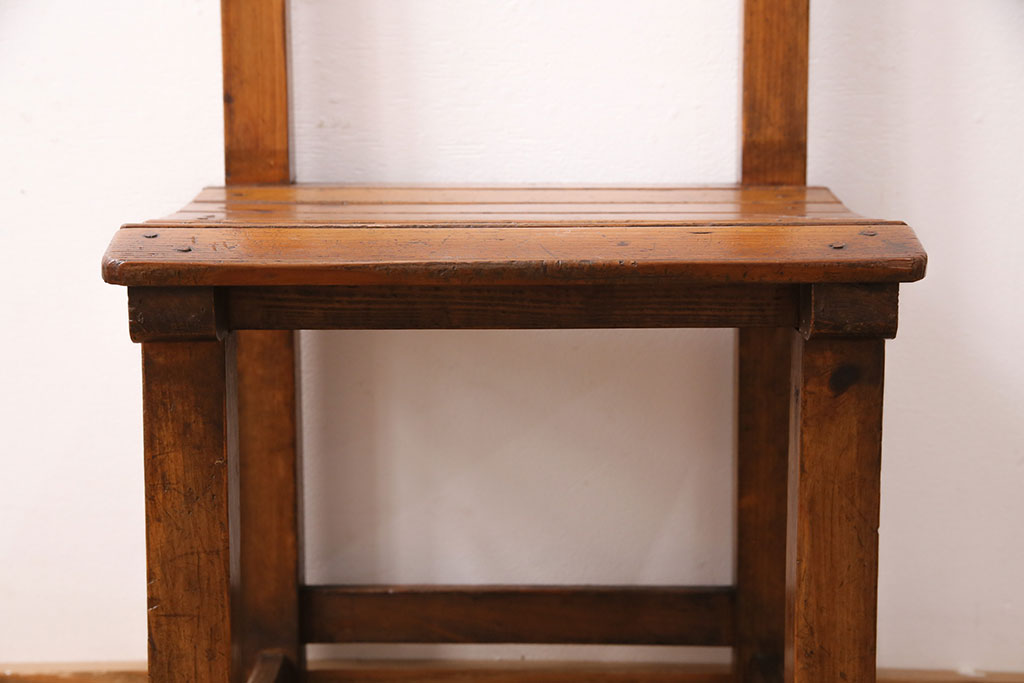 アンティーク家具　ヒノキ材　素朴な風合いが魅力!レトロな雰囲気を醸しだす木製チェア(椅子、板座チェア、スクールチェア)(R-049453)