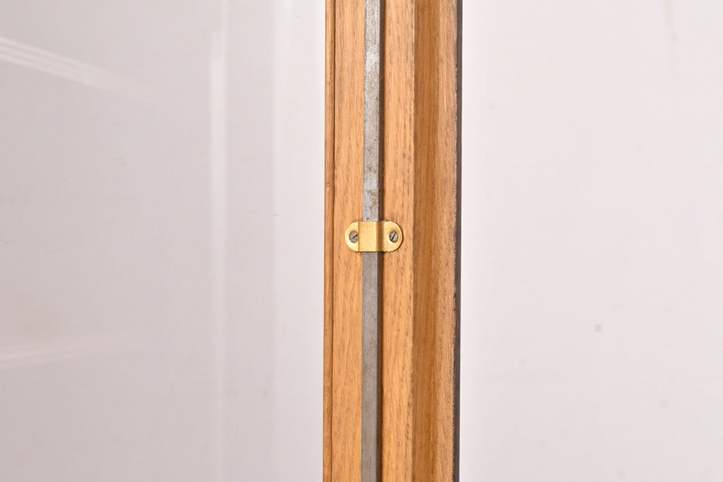 フランスアンティーク　優美なレリーフが上品な印象を高めるオーク材製キャビネット(収納棚、戸棚、飾り棚)(R-049474)