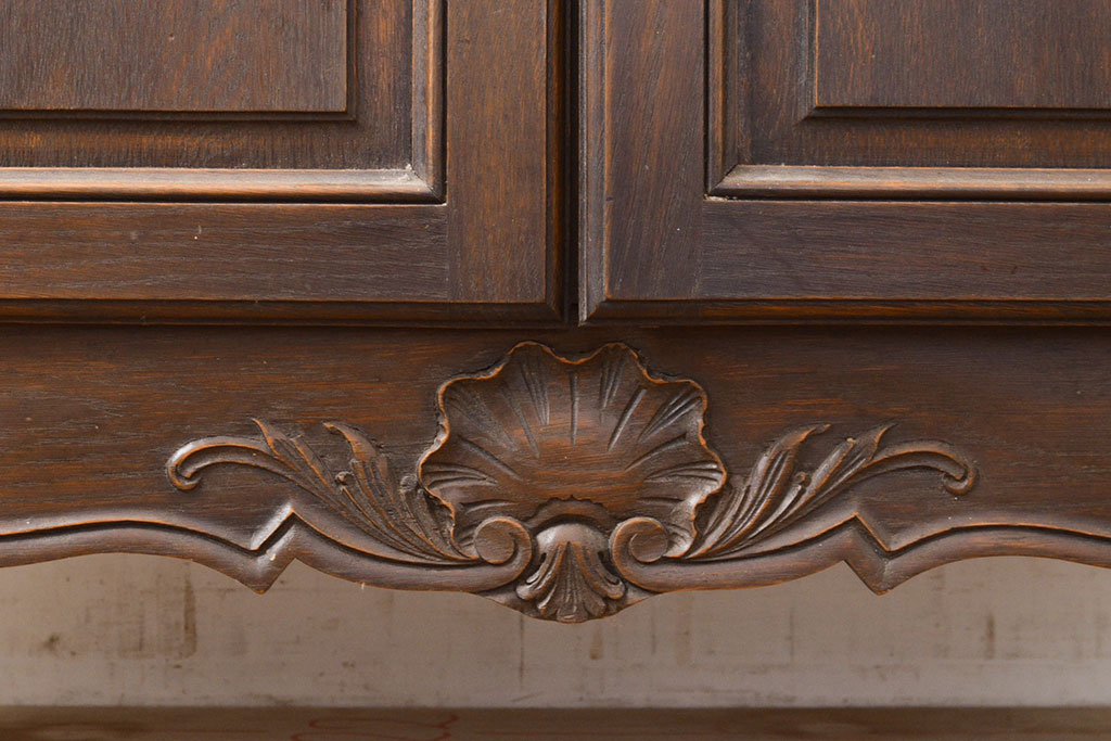 フランスアンティーク　優美なレリーフが上品な印象を高めるオーク材製キャビネット(収納棚、戸棚、飾り棚)(R-049474)