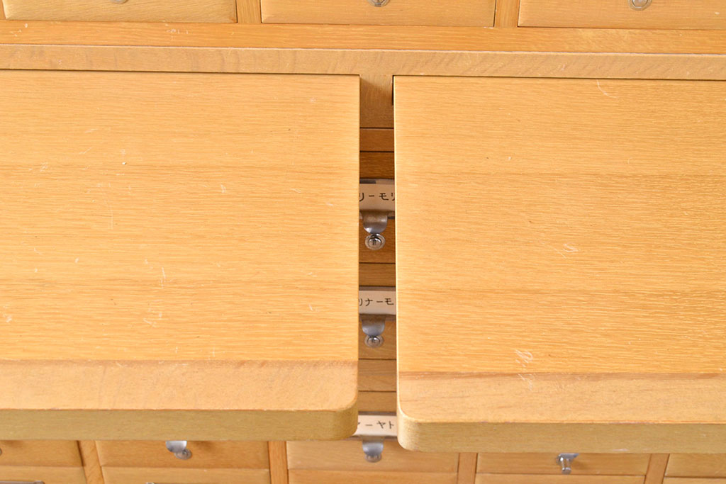 レトロ家具　昭和レトロ　KIHARA　小物収納にうってつけのナラ材製ネームプレート付きカードケース(引き出し、チェスト、図書館、図書室)(R-049480)
