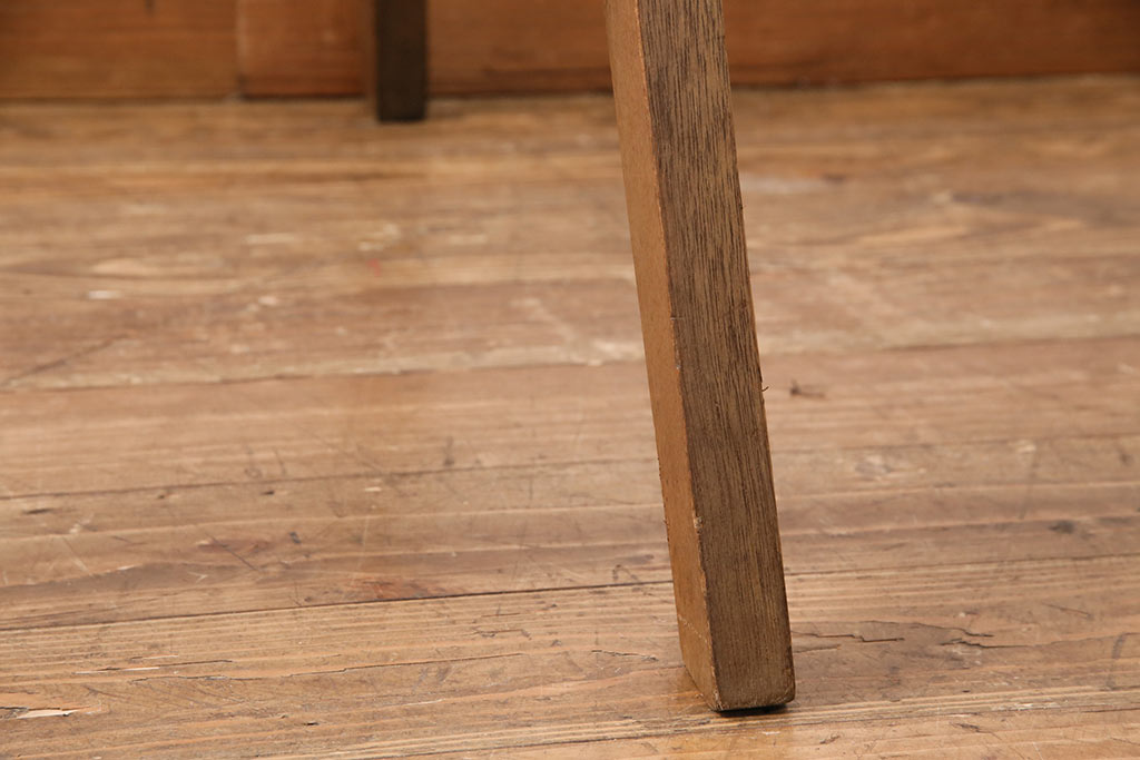 アンティーク雑貨　レトロなディスプレイにおすすめの樫(カシ)材製のステップラダー(脚立、はしご、梯子)(R-049500)