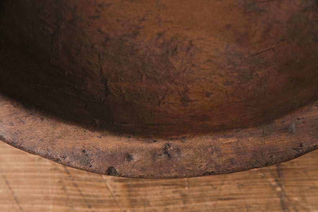 アンティーク雑貨　古民具・骨董　使い込まれた木の風合いが趣溢れる明治大正期のこね鉢(木鉢)(R-049501)