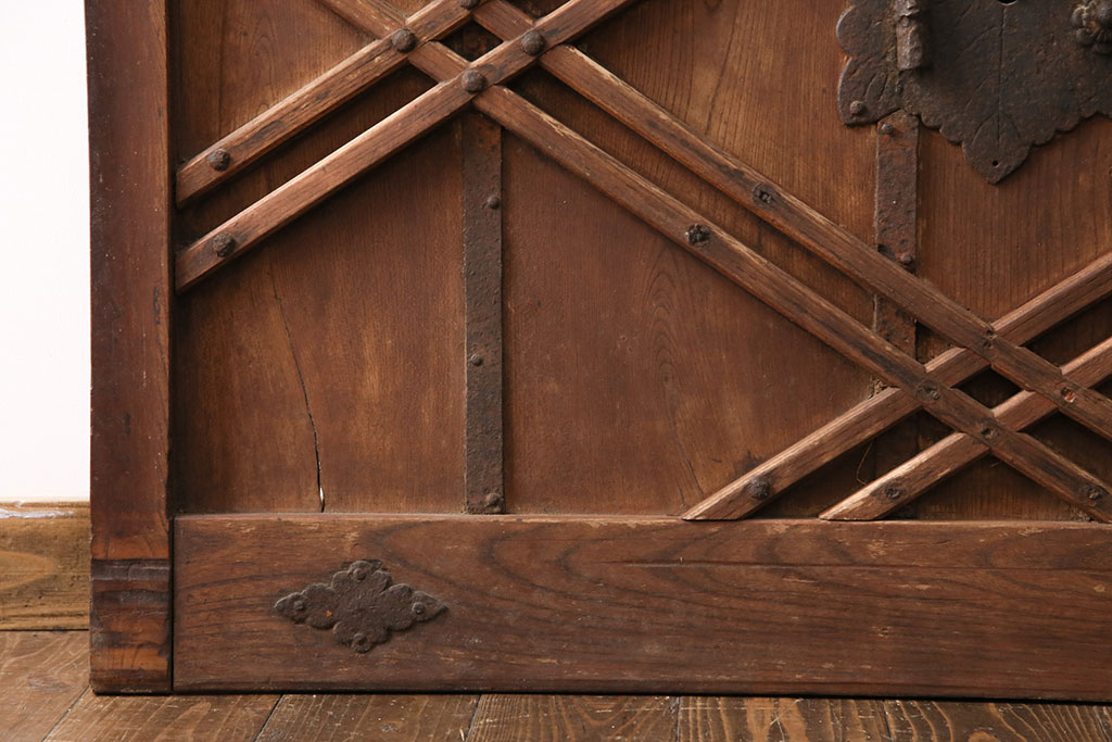 アンティーク建具　総ケヤキ材　凝ったデザインの珍しい蔵戸(格子戸、玄関戸、引き戸、建具)(R-049550)