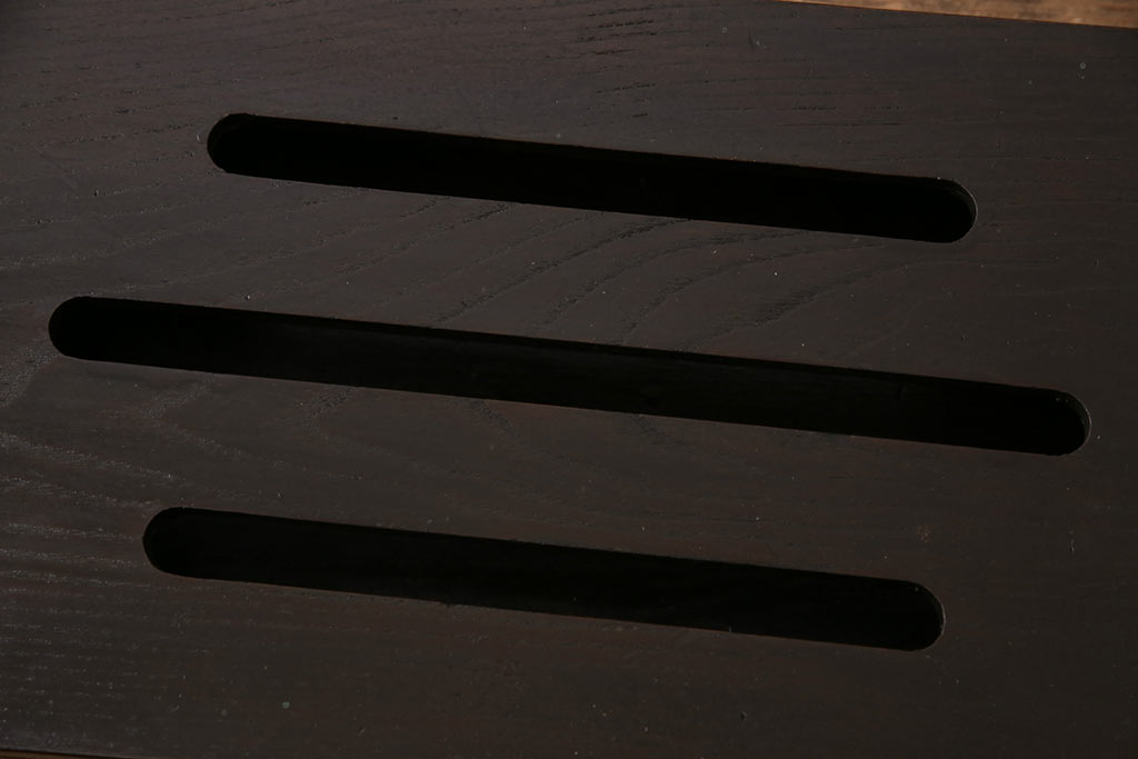 和製アンティーク　総栗材　漆塗り　上品な透かしの意匠がアクセントの収納箱(木箱、小物収納)(R-049562)