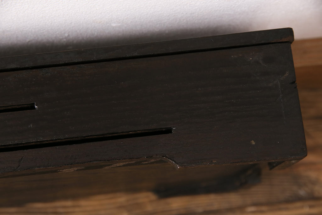 和製アンティーク　総栗材　漆塗り　上品な透かしの意匠がアクセントの収納箱(木箱、小物収納)(R-049562)