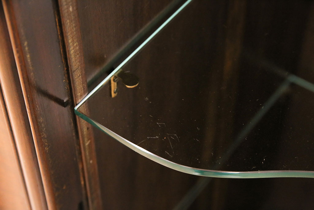 イギリスアンティーク　マホガニー　高級品!美しい杢目を楽しめる上品な佇まいのキャビネット(飾り棚、収納棚)(R-049577)