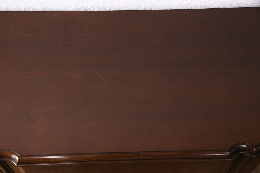 イギリスアンティーク　マホガニー　高級品!美しい杢目を楽しめる上品な佇まいのキャビネット(飾り棚、収納棚)(R-049577)