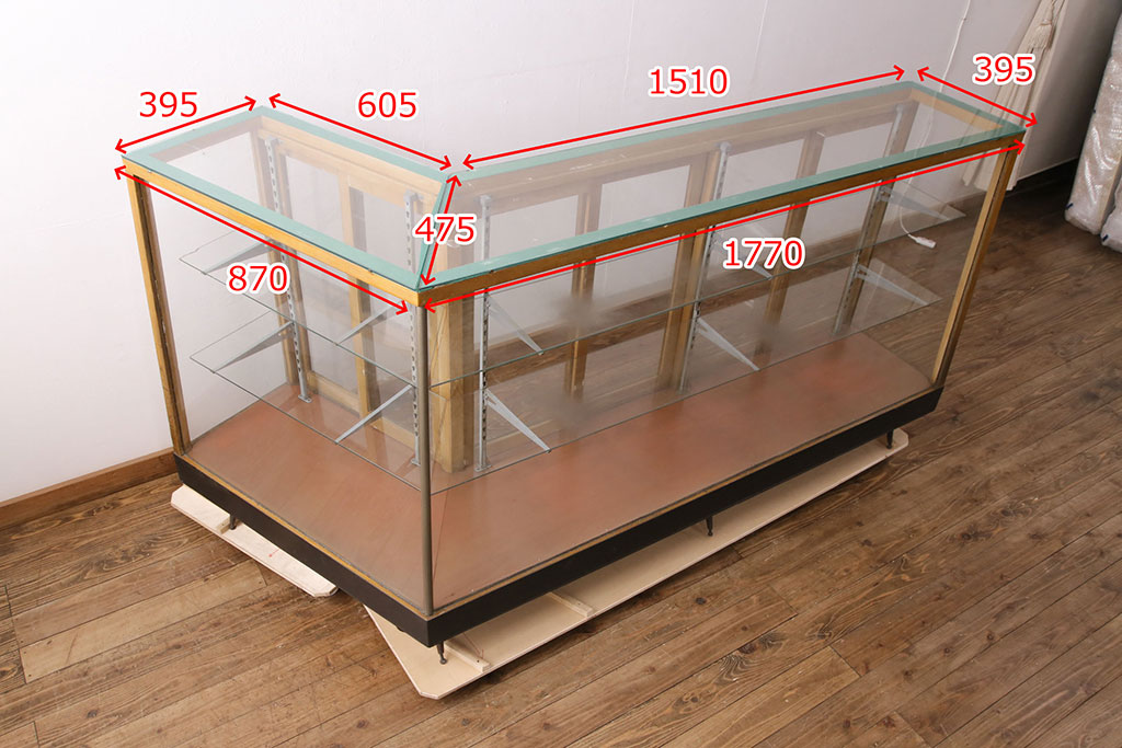 和製アンティーク　ナラ材　激レアデザイン!　斜めL字型のガラスケース(ショーケース、陳列棚)(R-049580)