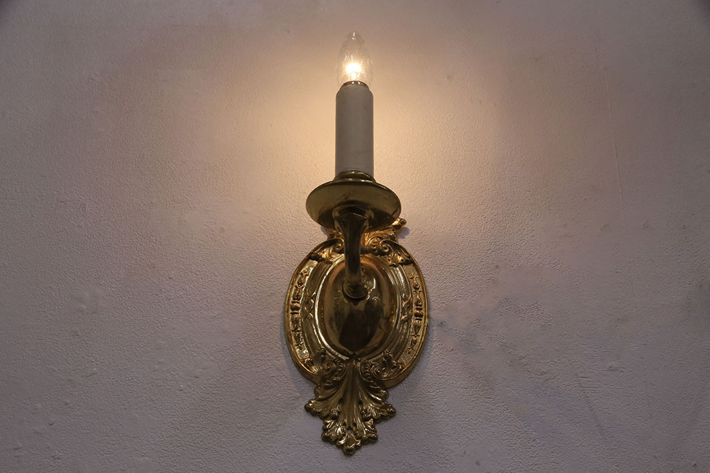中古　イギリス風　キャンドルのようなデザインが魅力!エレガントな雰囲気を醸しだす壁掛け照明(ウォールランプ、壁付け照明)(R-049584)