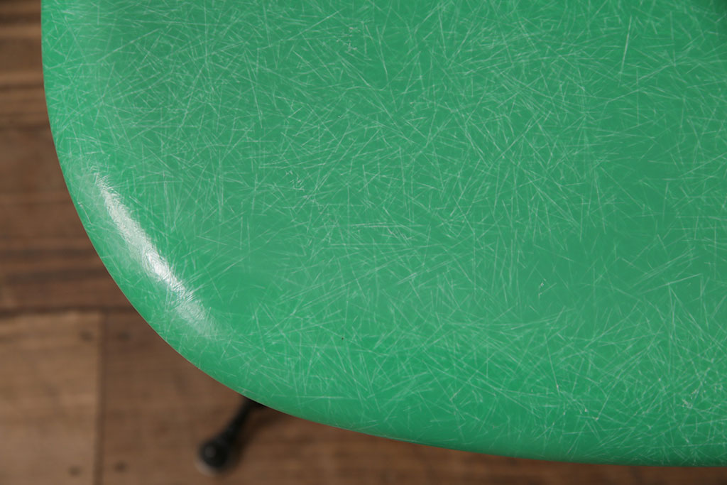 中古　MODERNICA(モダニカ)　CHARLES EAMES　ワイヤーレッグと爽やかなカラーが目を惹くシェルチェア(椅子、サイドチェア、ダイニングチェア)(R-049602)
