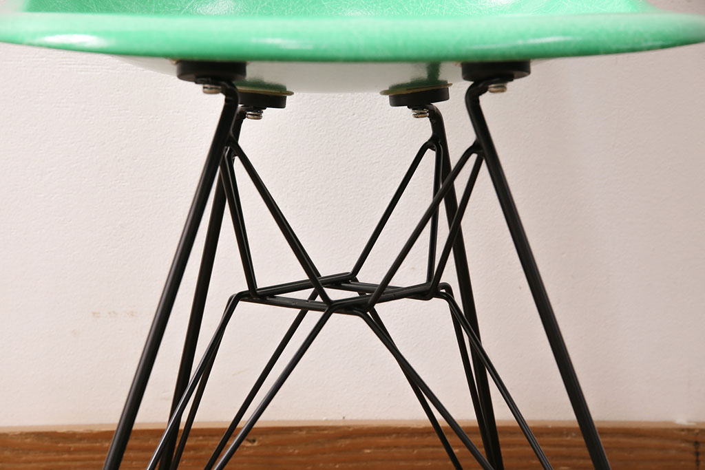 中古　MODERNICA(モダニカ)　CHARLES EAMES　ワイヤーレッグと爽やかなカラーが目を惹くシェルチェア(椅子、サイドチェア、ダイニングチェア)(R-049602)