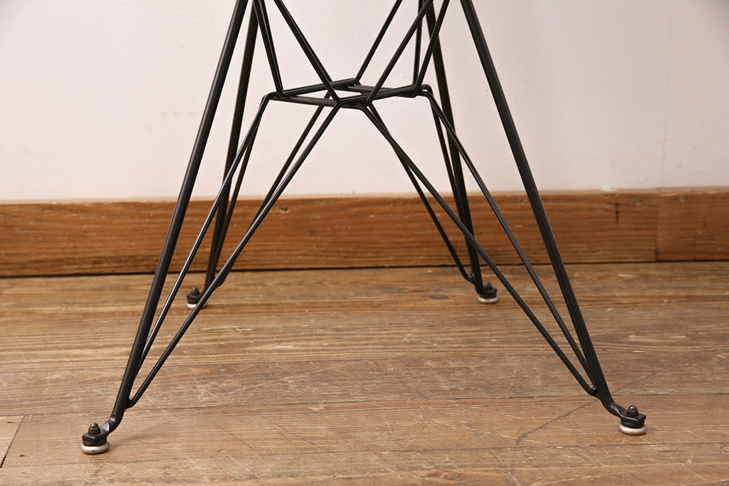 中古　MODERNICA(モダニカ)　CHARLES EAMES　ワイヤーレッグと爽やかなカラーが目を惹くシェルチェア(椅子、サイドチェア、ダイニングチェア)(R-049602)