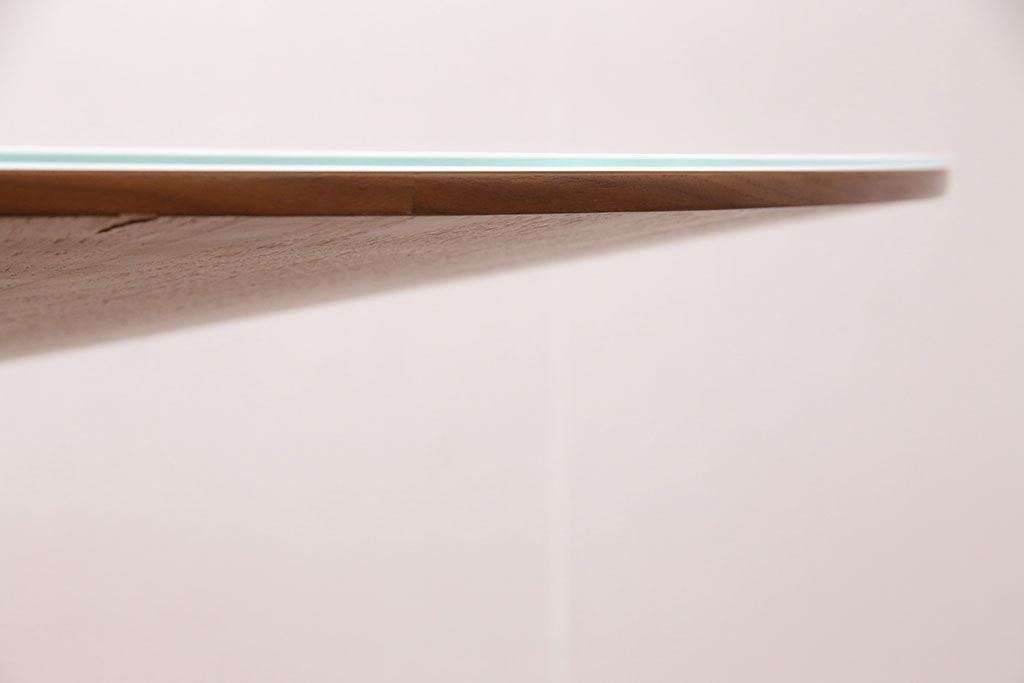 中古　ARMONIA(アルモニア)　Piane　ガラス天板付き　スタイリッシュなデザインが魅力のダイニングテーブル(ラウンドテーブル)(定価約12万円)(R-049609)