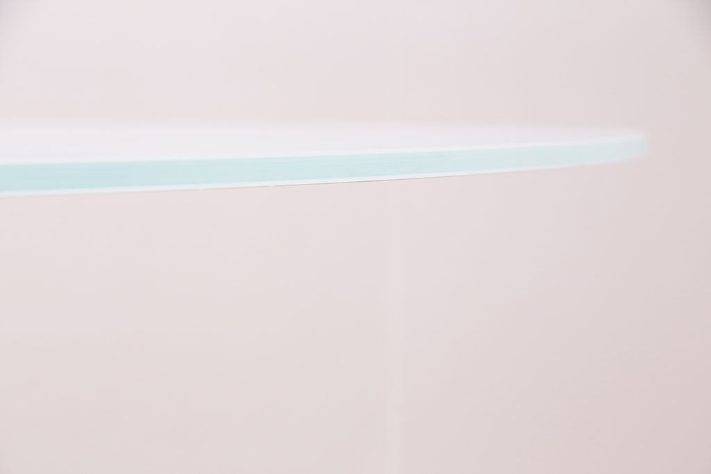 美品　Cassina(カッシーナ)　BOBOLI(ボボリ)　洗練されたデザインが美しさを放つラウンドテーブル(ダイニングテーブル)(定価約96万円)(R-049629)