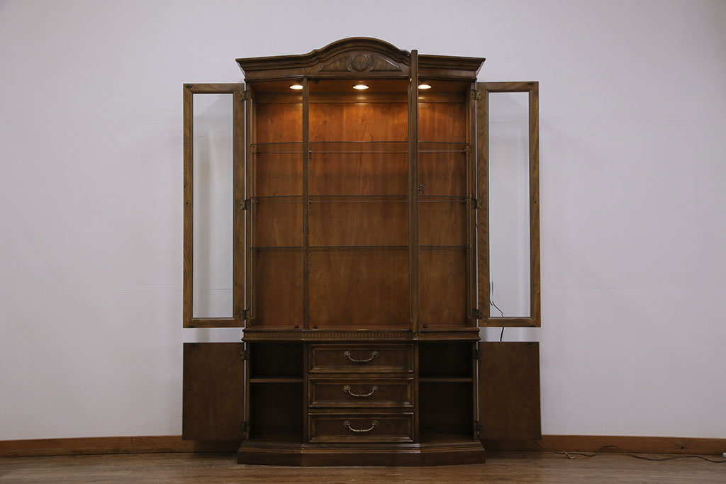 中古　美品　DREXEL HERITAGE(ドレクセルヘリテイジ)　TRYON MANOR(トライオンメナー)　格調高い佇まいが魅力の飾り棚(キャビネット、食器棚、収納棚)(定価約98万円)(R-049640)