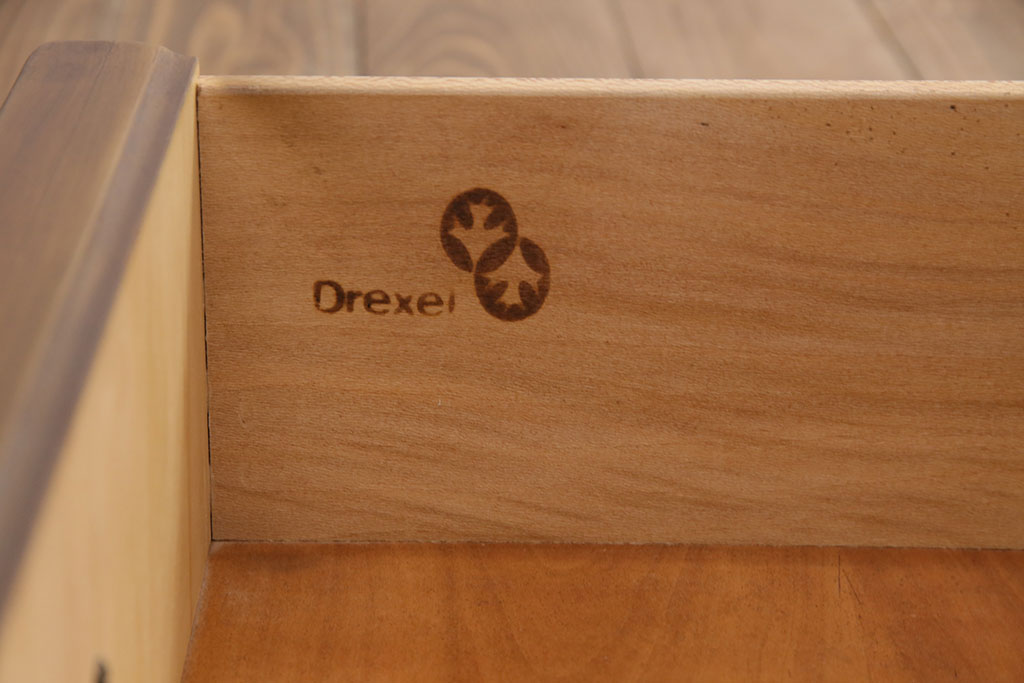 中古　美品　DREXEL HERITAGE(ドレクセルヘリテイジ)　TRYON MANOR(トライオンメナー)　格調高い佇まいが魅力の飾り棚(キャビネット、食器棚、収納棚)(定価約98万円)(R-049640)