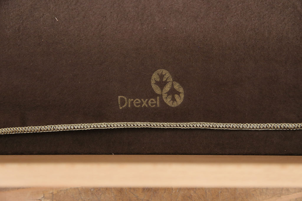 中古　美品　DREXEL HERITAGE(ドレクセルヘリテイジ)　TRYON MANOR(トライオンメナー)　格調高い佇まいが魅力の飾り棚(キャビネット、食器棚、収納棚)(定価約98万円)(R-049640)