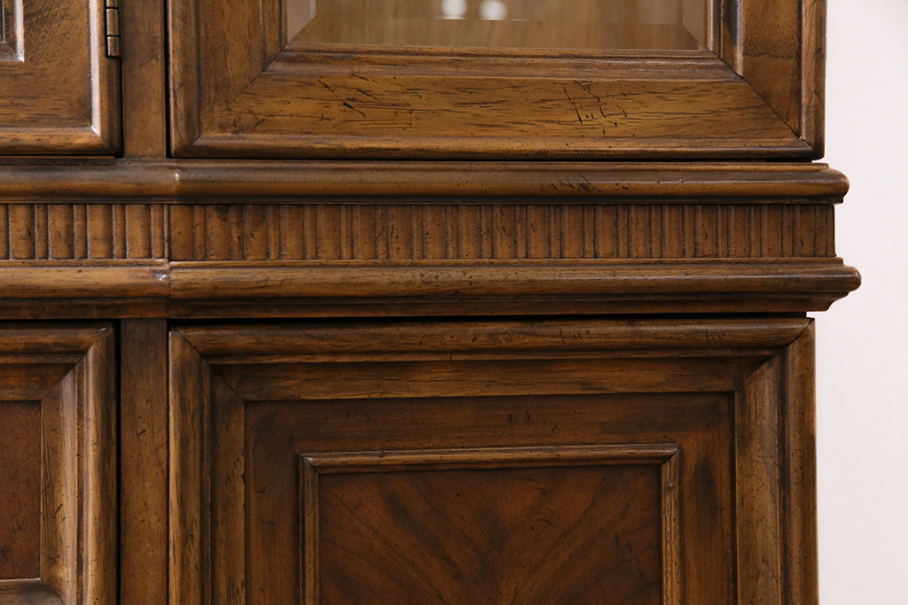 中古　美品　DREXEL HERITAGE(ドレクセルヘリテイジ)　TRYON MANOR(トライオンメナー)　格調高い佇まいが魅力の飾り棚(キャビネット、食器棚、収納棚)(定価約98万円)(R-049640)