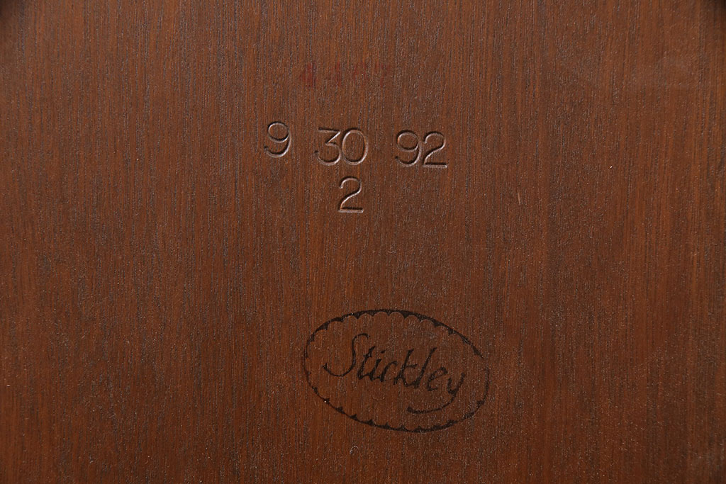 中古　美品　アメリカ輸入家具　Stickley(スティックレー、スティックレイ)　マホガニー材製の高級感あふれるエクステンションテーブル(ダイニングテーブル)(R-049666)