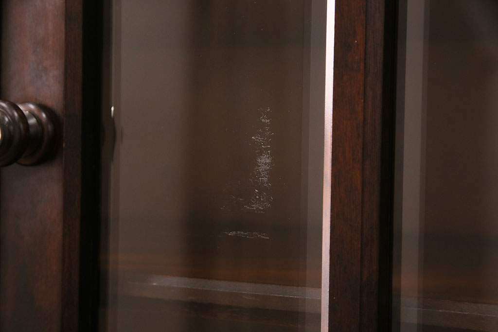 中古　北海道民芸家具　HM165K　高級感漂う上品な佇まいの食器棚(飾り棚、収納棚、カップボード、キャビネット)(定価約43万円)(R-049687)