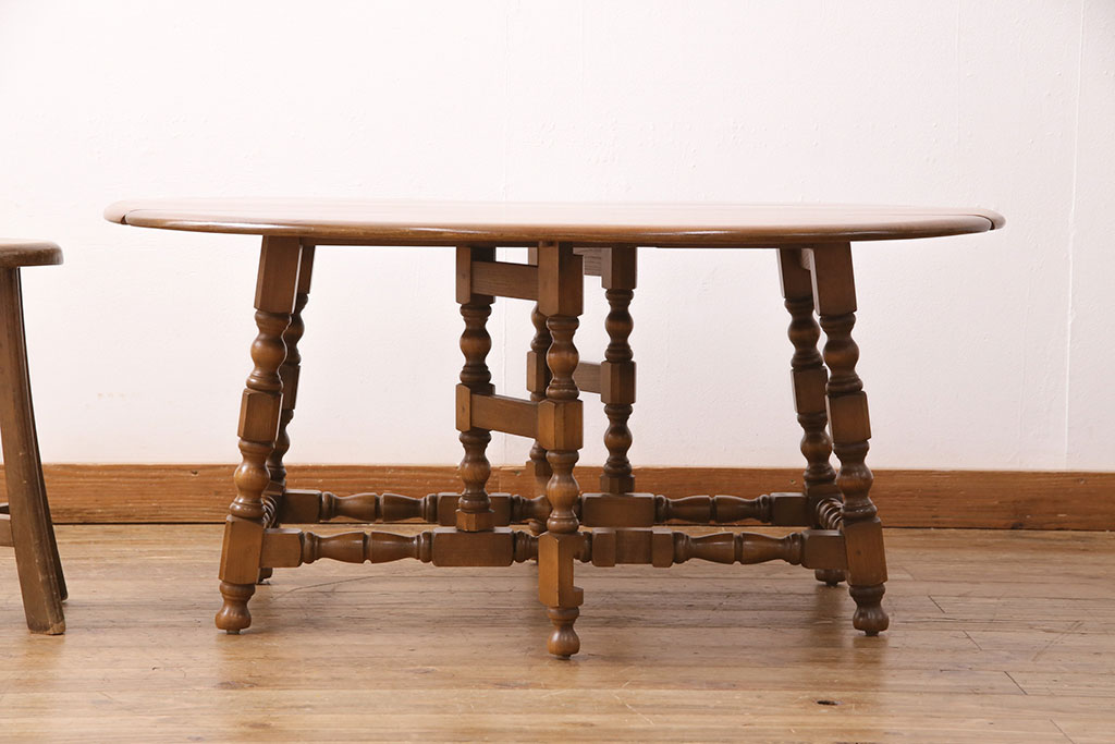 ヴィンテージ家具　美品　イギリス　ERCOL(アーコール)　ニレ材　挽き物の脚が目を引くバタフライテーブル(センターテーブル、ラウンドテーブル、ビンテージ)(R-049692)