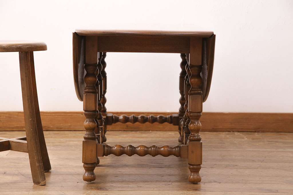 ヴィンテージ家具　美品　イギリス　ERCOL(アーコール)　ニレ材　挽き物の脚が目を引くバタフライテーブル(センターテーブル、ラウンドテーブル、ビンテージ)(R-049692)