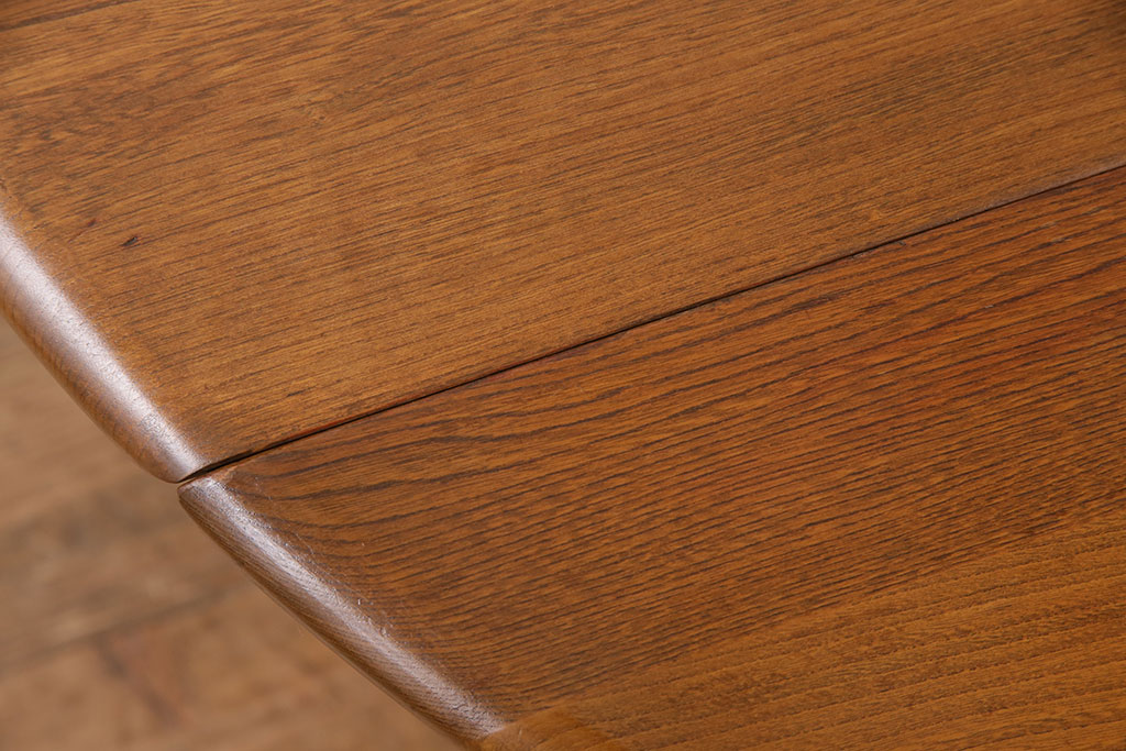 ヴィンテージ家具　美品　イギリス　ERCOL(アーコール)　ニレ材　挽き物の脚が目を引くバタフライテーブル(センターテーブル、ラウンドテーブル、ビンテージ)(R-049692)