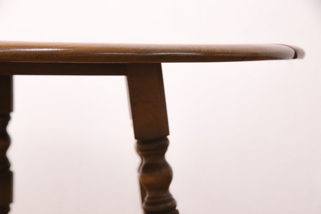 ヴィンテージ家具　美品　イギリス　ERCOL(アーコール)　ニレ材　挽き物の脚が目を引くバタフライテーブル(センターテーブル、ラウンドテーブル、ビンテージ)(R-049692)