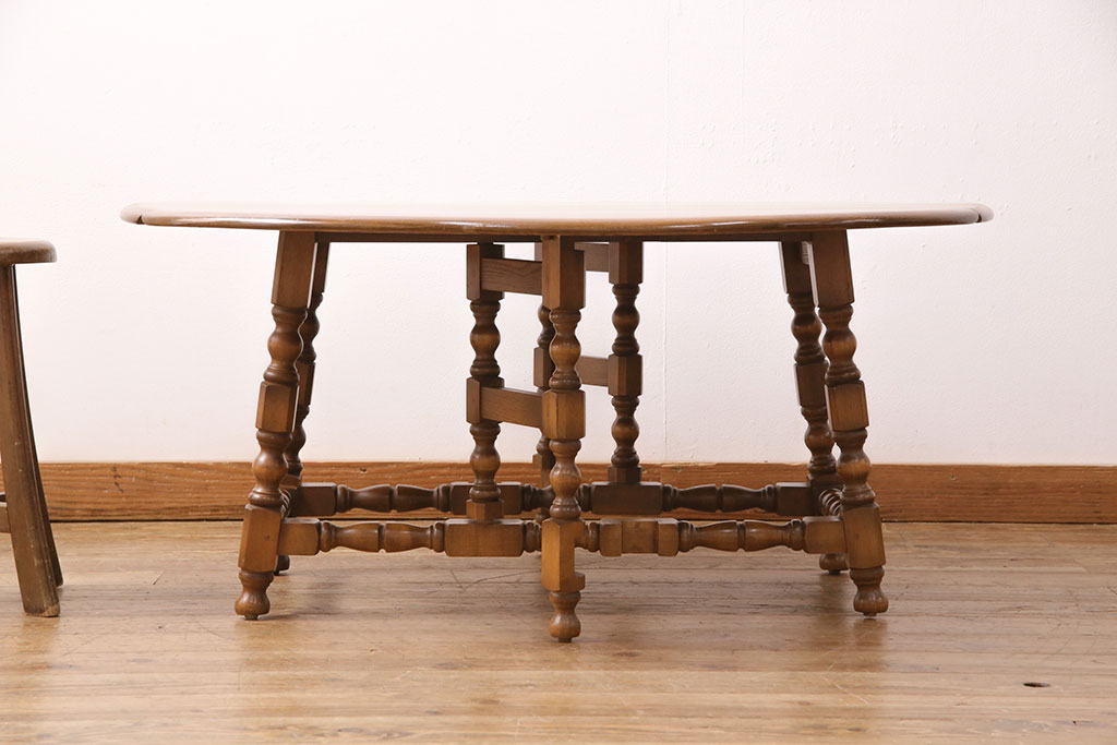 ヴィンテージ家具　美品　イギリス　ERCOL(アーコール)　ニレ材　挽き物の脚が目を引くバタフライテーブル(センターテーブル、ラウンドテーブル、ビンテージ)(R-049692)
