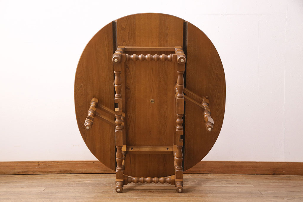 ヴィンテージ家具　美品　イギリス　ERCOL(アーコール)　ニレ材　挽き物の脚が目を引くバタフライテーブル(センターテーブル、ラウンドテーブル、ビンテージ)(R-049692)