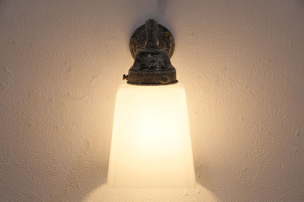 アンティーク照明　シャービーな風合いがお洒落な雰囲気を高める壁掛け照明(ウォールランプ、壁付け照明)(R-049709)