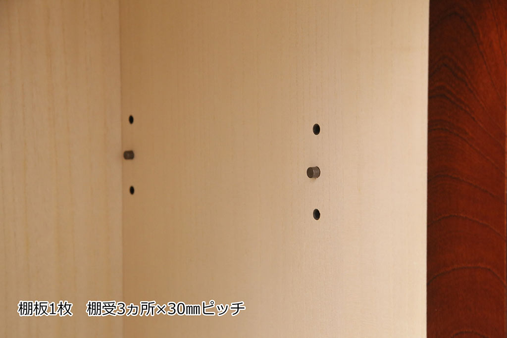 美品　展示未使用品　吉野民芸　伝統美が独特の存在感を漂わせるケヤキ材製階段箪笥(和タンス、収納棚)(R-049716)
