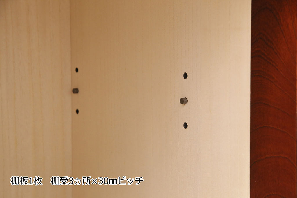 美品　展示未使用品　吉野民芸　伝統美が独特の存在感を漂わせるケヤキ材製階段箪笥(和タンス、収納棚)(R-049716)