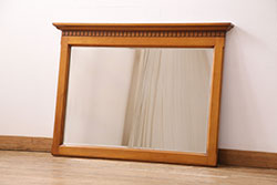 ヴィンテージ家具　和製ビンテージ　ナラ材の渋い色合いと面取りされた鏡が落ち着きのある上品な空間を演出するウォールミラー(壁掛け鏡)(R-051489)