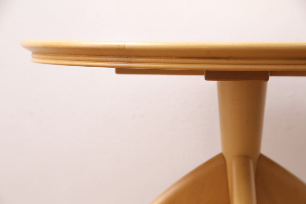 中古　滑らかな木肌が魅力のテーブル、チェア2脚セット(CONDE HOUSE、カンディハウス)(コーヒーテーブル、サイドテーブル、ラウンドテーブル、ダイニングチェア)(R-049726)