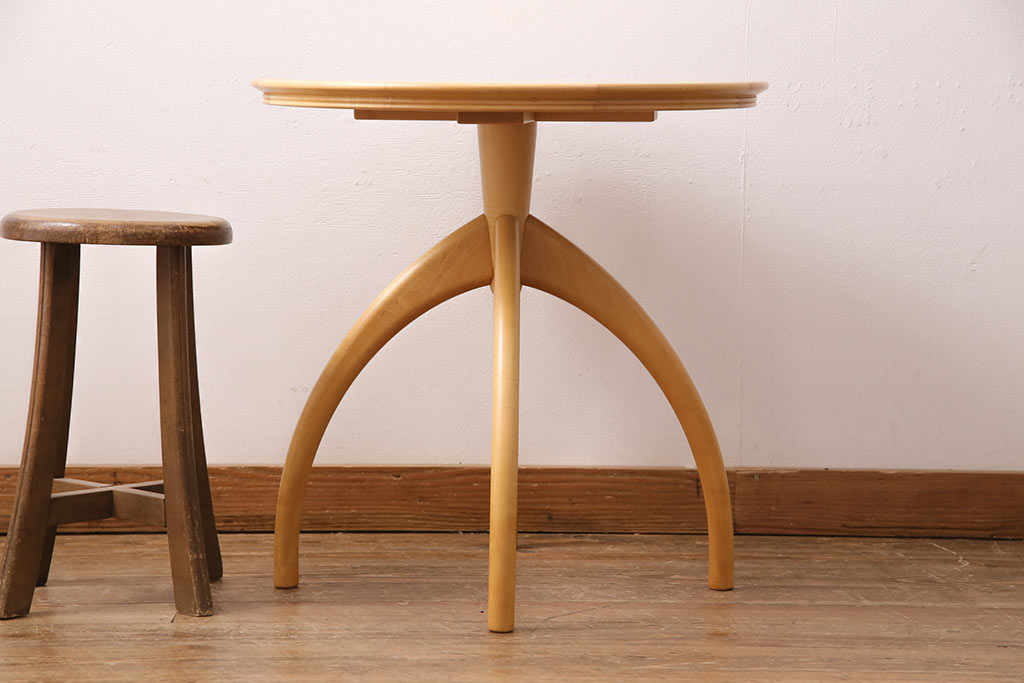 中古　滑らかな木肌が魅力のテーブル、チェア2脚セット(CONDE HOUSE、カンディハウス)(コーヒーテーブル、サイドテーブル、ラウンドテーブル、ダイニングチェア)(R-049726)