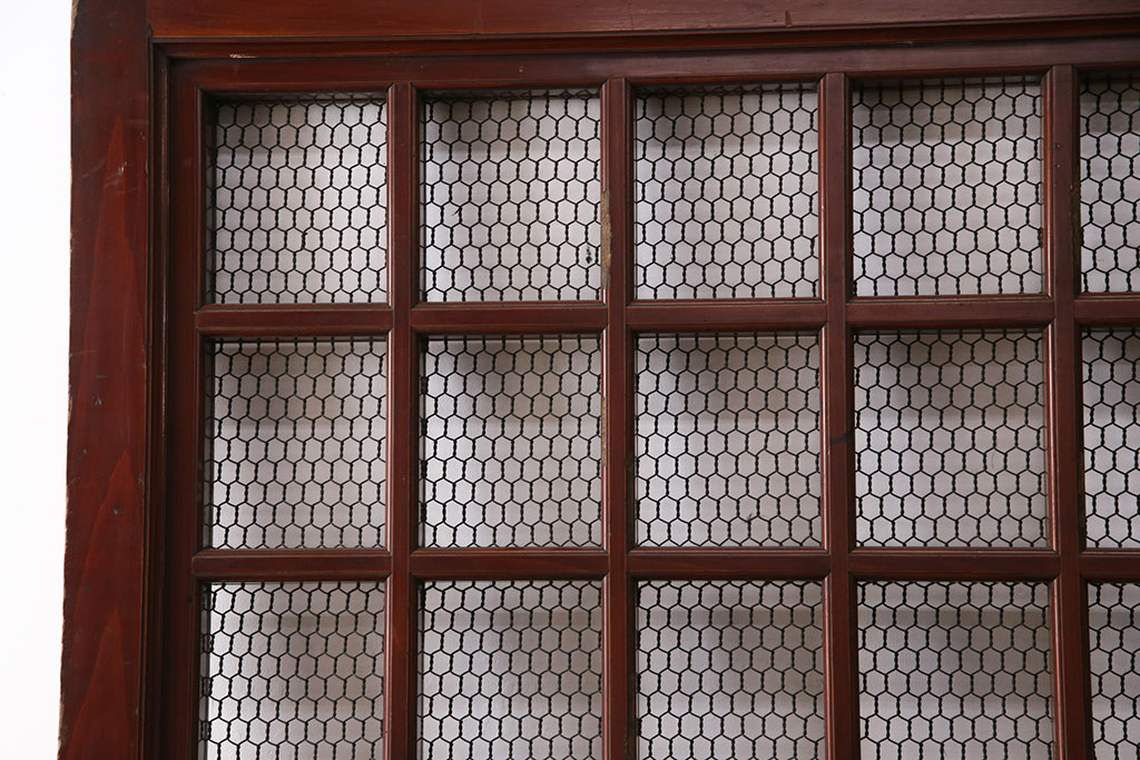アンティーク建具　明治期　ヒノキ材　細かな格子がおしゃれな蔵戸(きつね格子、狐格子、格子入り蔵戸、引き戸、玄関戸、格子戸、マス目、升目)(R-049747)