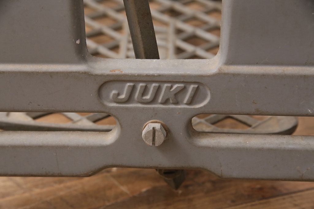 和製アンティーク　JUKI(ジューキ)　天板を付けて仕上げる、カフェ風インテリアに活躍するミシンの鉄脚(ミシンテーブル、ミシン台、ミシン脚)(R-049757)